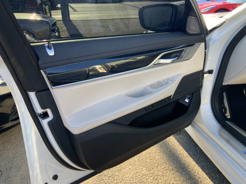 2022 BMW 7 Series 740i