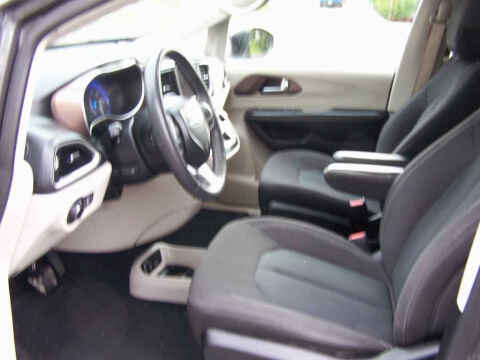 2022 Chrysler Voyager LX