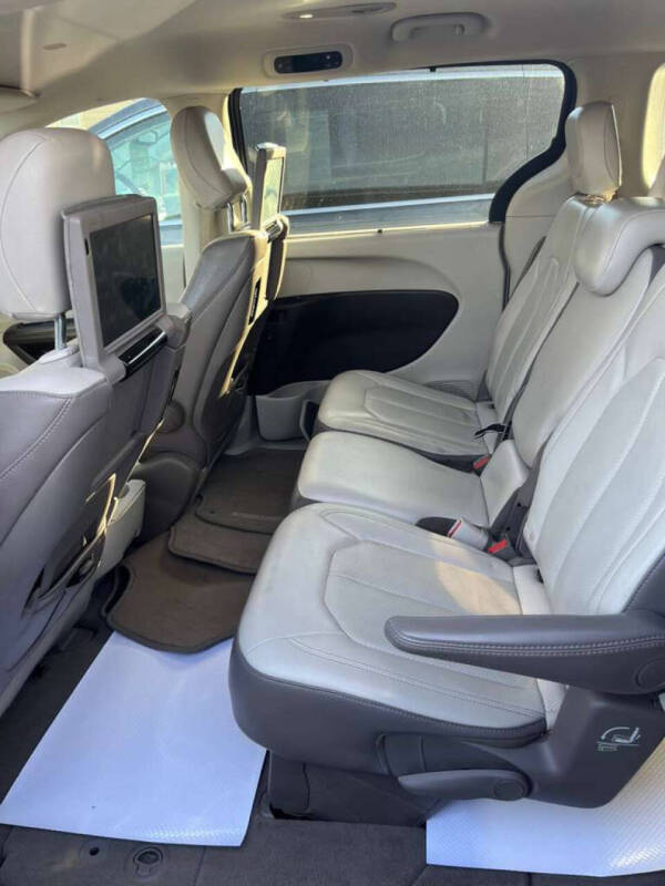 2017 Chrysler Pacifica Touring-L Plus