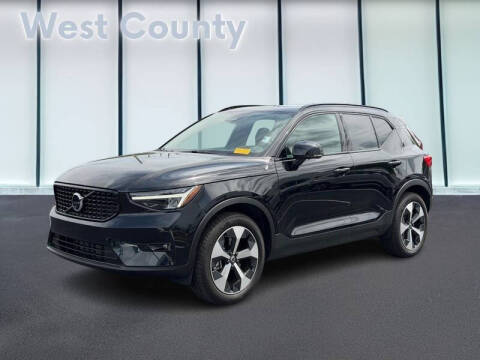 2025 Volvo XC40 B5 Plus Dark Theme
