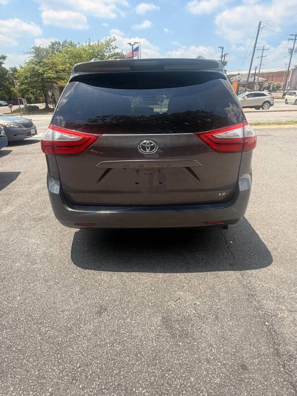 2015 Toyota Sienna LE 7-Passenger Auto Access Seat