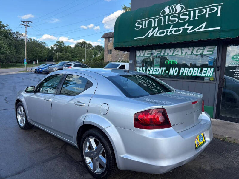 2011 Dodge Avenger Lux