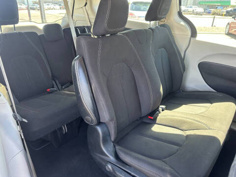 2020 Chrysler Voyager L