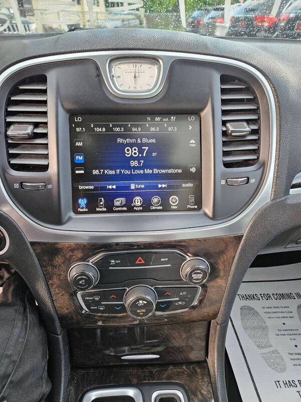 2016 Chrysler 300 C