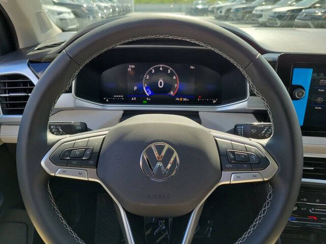 2026 Volkswagen Taos SE