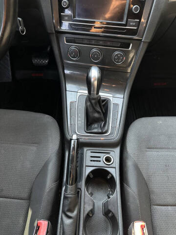2018 Volkswagen Golf TSI SE
