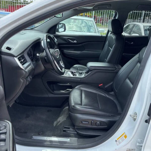 2023 GMC Acadia SLT