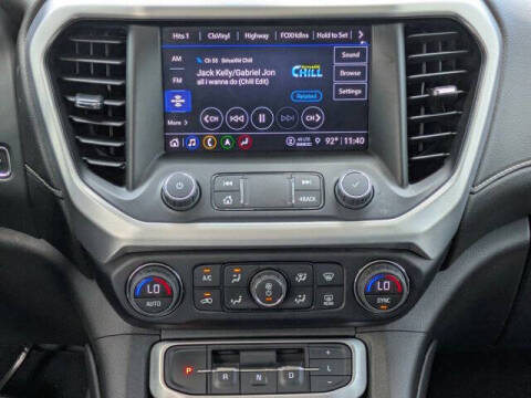 2023 GMC Acadia SLT
