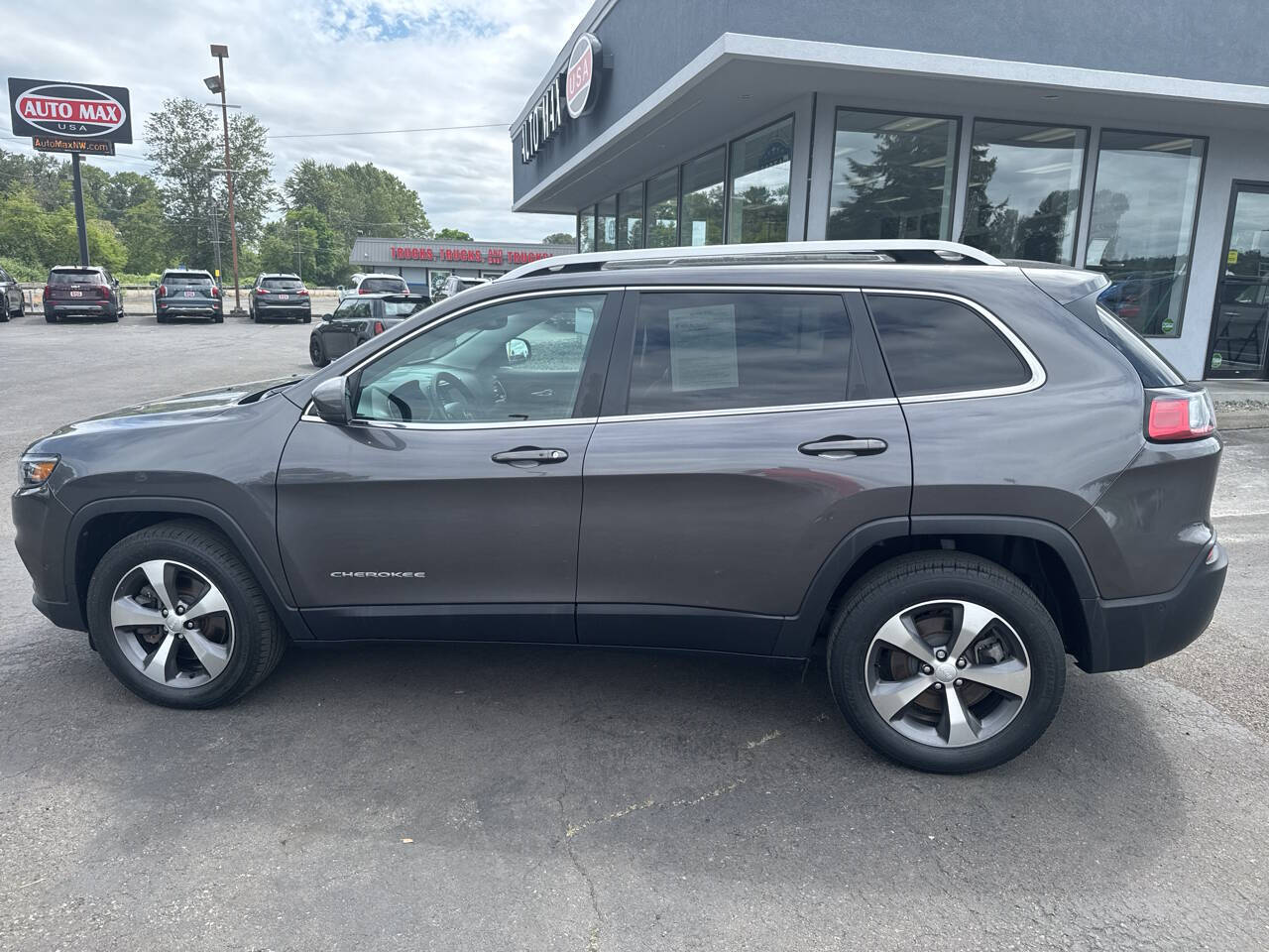 used 2020 Jeep Cherokee car, priced at $19,499
