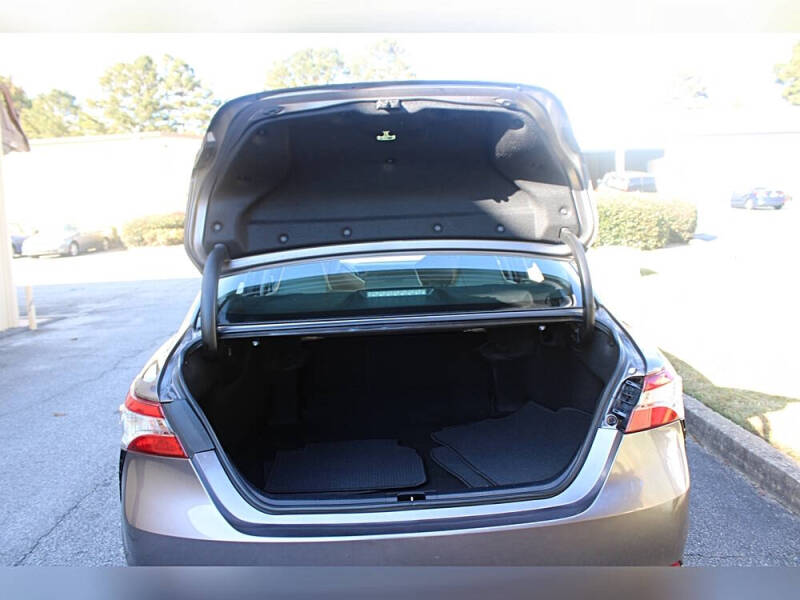 2020 Toyota Camry Hybrid SE