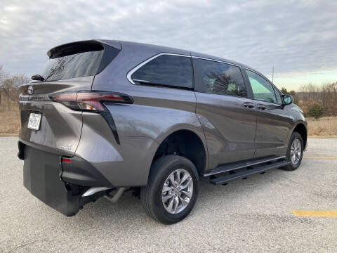 2024 Toyota Sienna LE 8-Passenger