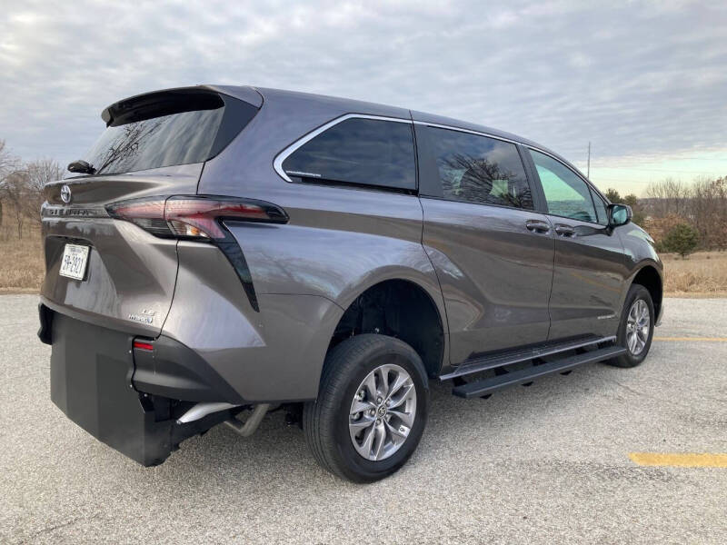 2024 Toyota Sienna LE 8-Passenger