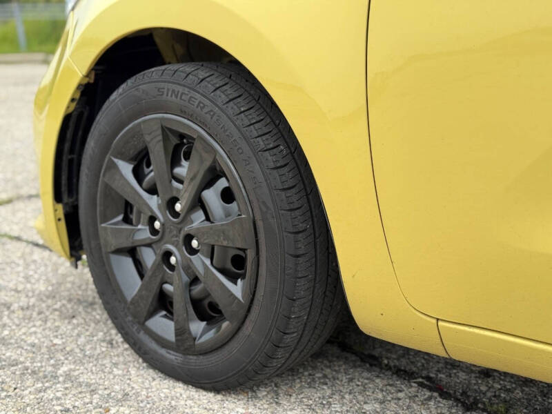 2016 Kia Rio 5-Door LX