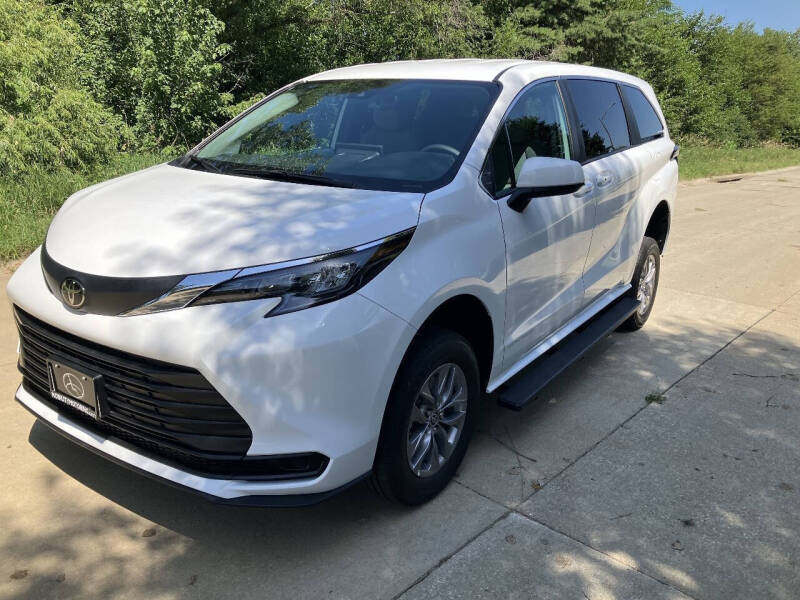 2026 Toyota Sienna LE 8-Passenger