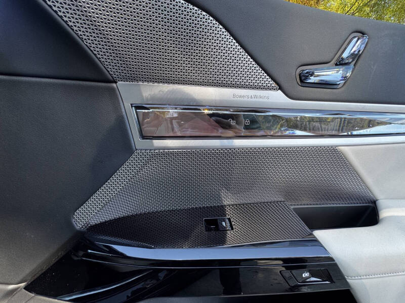 2023 BMW 7 Series 740i