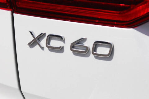2024 Volvo XC60 B5 Core Dark Theme