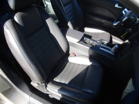 2005 Ford Mustang GT Deluxe