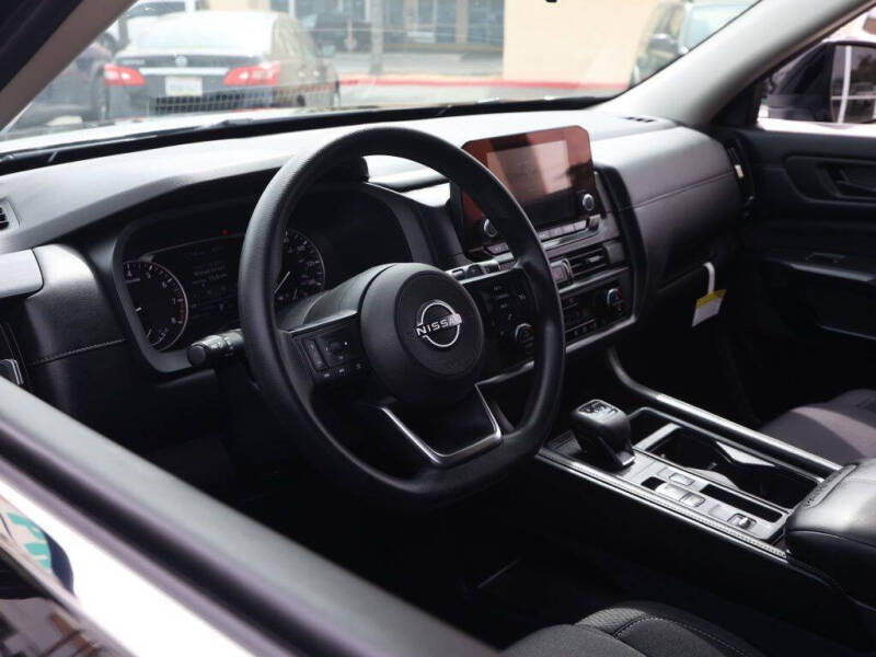2025 Nissan Pathfinder S