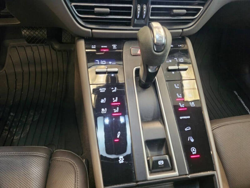 2023 Porsche Macan T