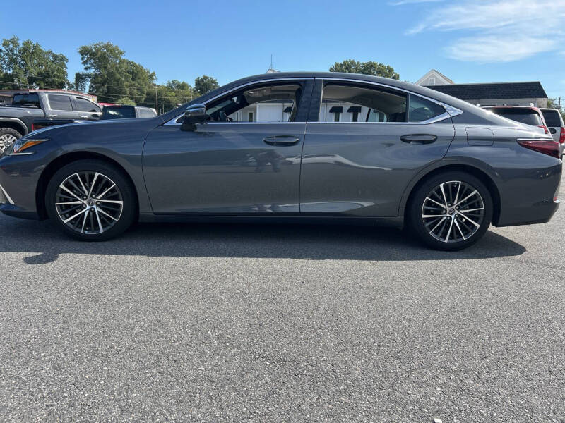 2022 Lexus ES 350's photo