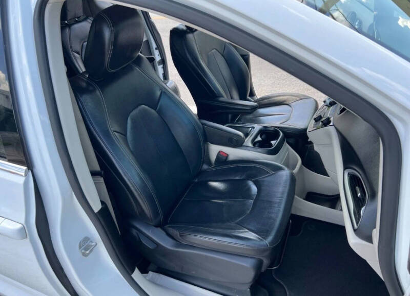 2022 Chrysler Pacifica Touring L