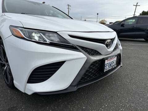 2020 Toyota Camry SE