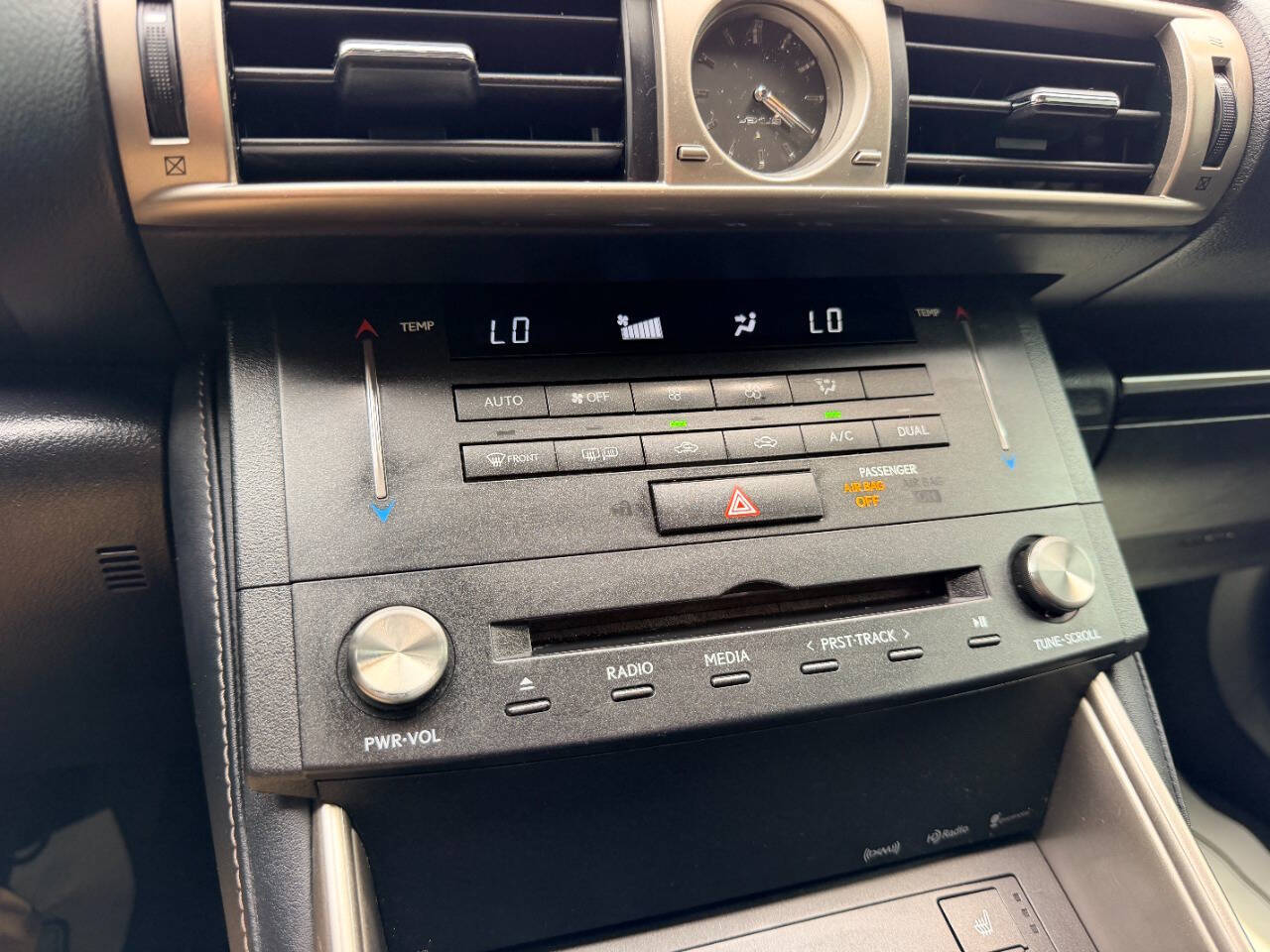 LexusIS 30038
