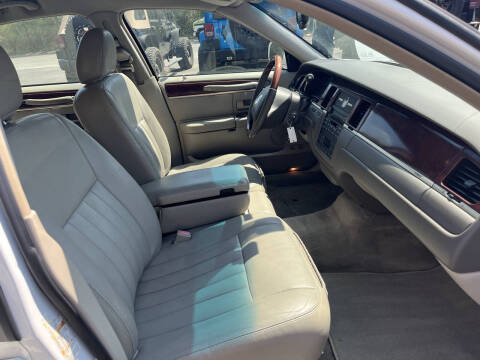 2003 Lincoln Town Car Signature