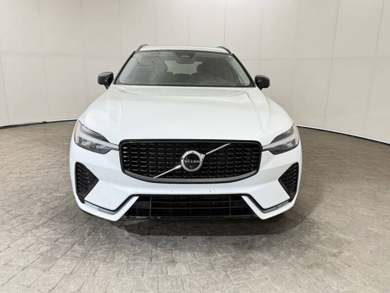 2025 Volvo XC60 B5 Plus Dark Theme