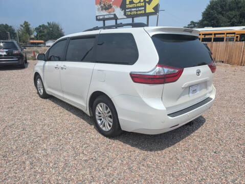 2017 Toyota Sienna XLE 7-Passenger Auto Access Seat