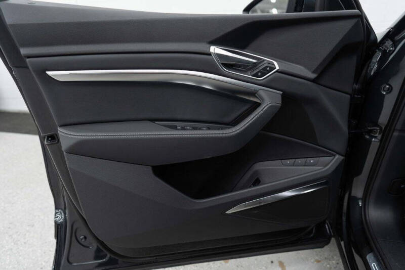 2021 Audi e-tron quattro Premium Plus