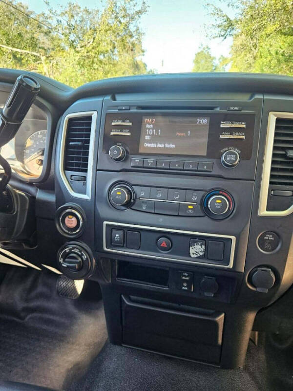 2017 Nissan Titan SV