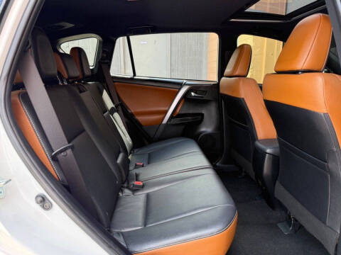2017 Toyota RAV4 SE