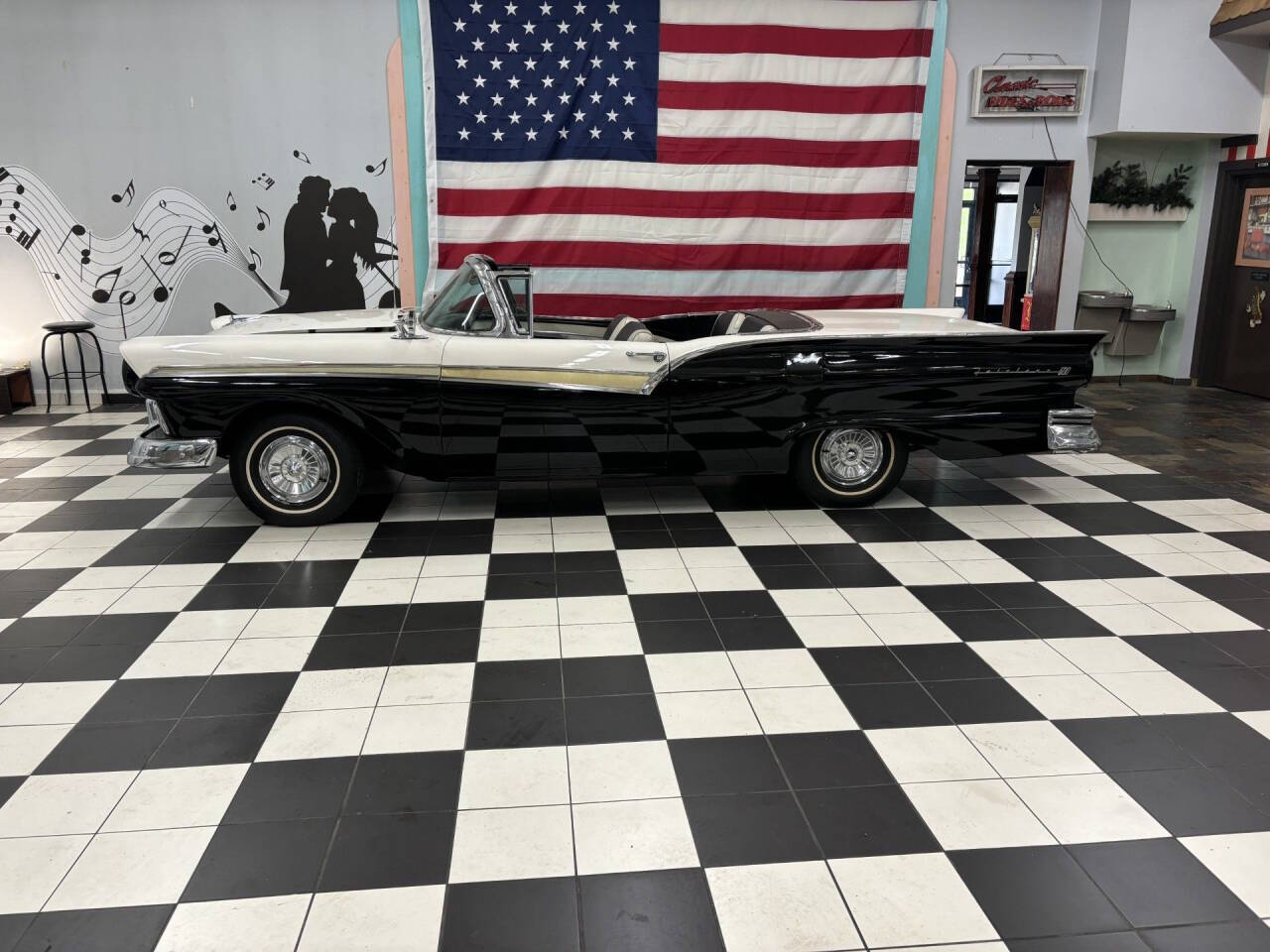 1957 Ford Fairlane 8