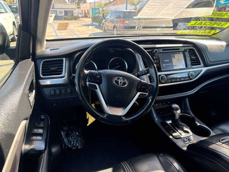 2017 Toyota Highlander SE photo 11