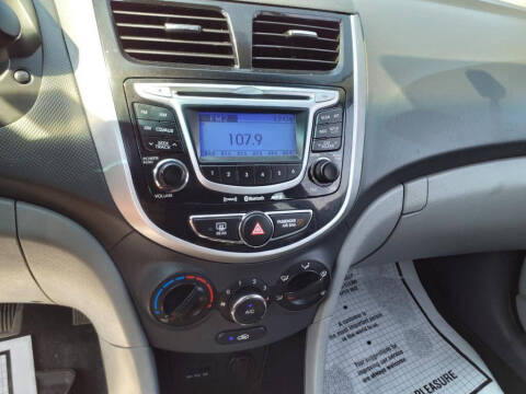 2012 Hyundai Accent SE