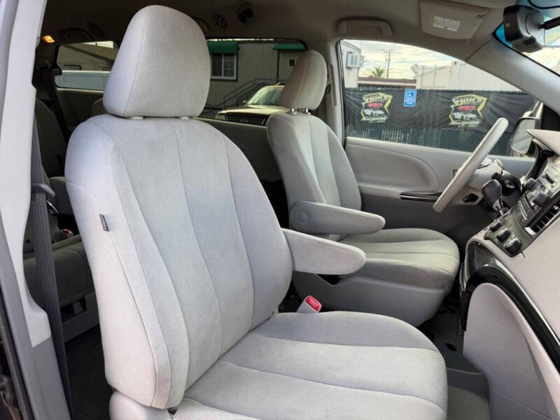 2014 Toyota Sienna L 7-Passenger