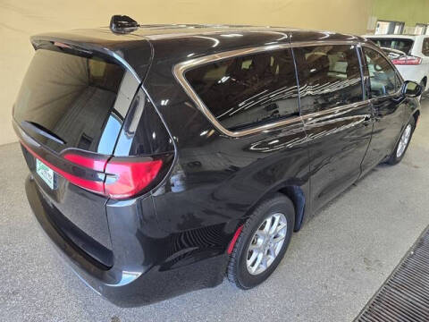 2024 Chrysler Pacifica Touring