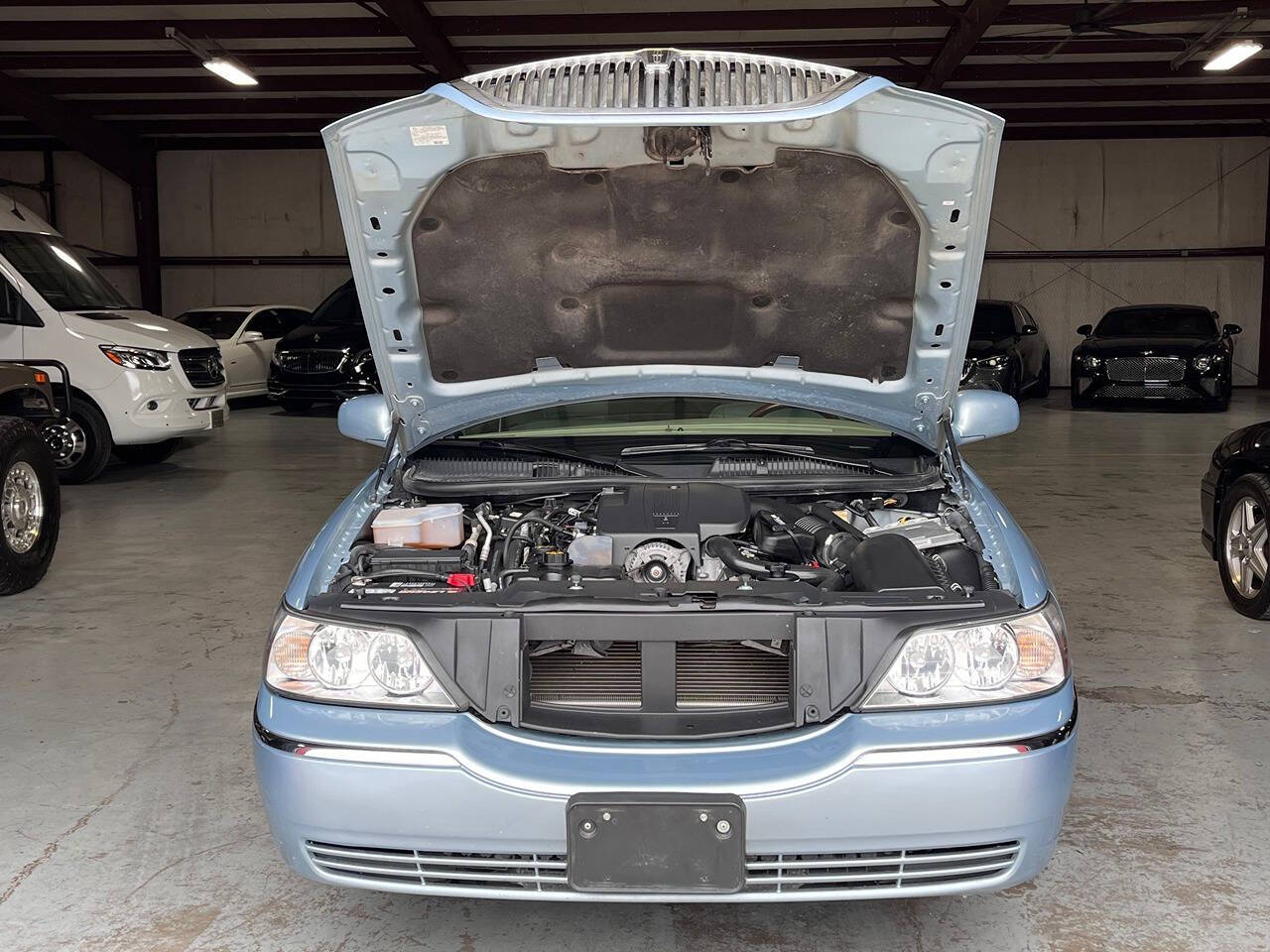 2010 Lincoln Town Car for sale at Carnival Car Company in Victoria, TX