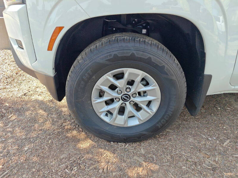 2024 Nissan Frontier SV