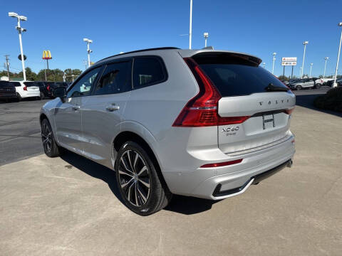 2023 Volvo XC60 B5 Plus Dark Theme