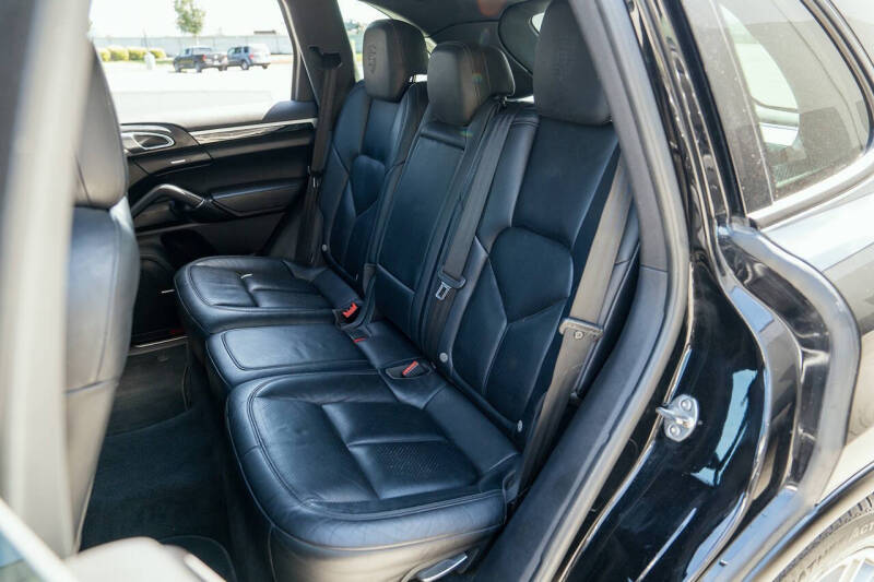 2017 Porsche Cayenne Platinum Edition