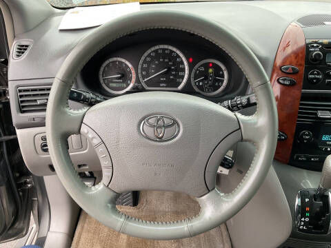 2004 Toyota Sienna XLE 7 Passenger