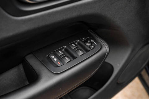 2023 Volvo XC60 B5 Plus Dark Theme