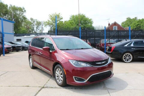 2017 Chrysler Pacifica for sale at F & M AUTO SALES in Detroit MI