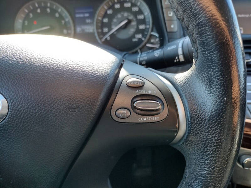 2014 Infiniti Q70 3.7