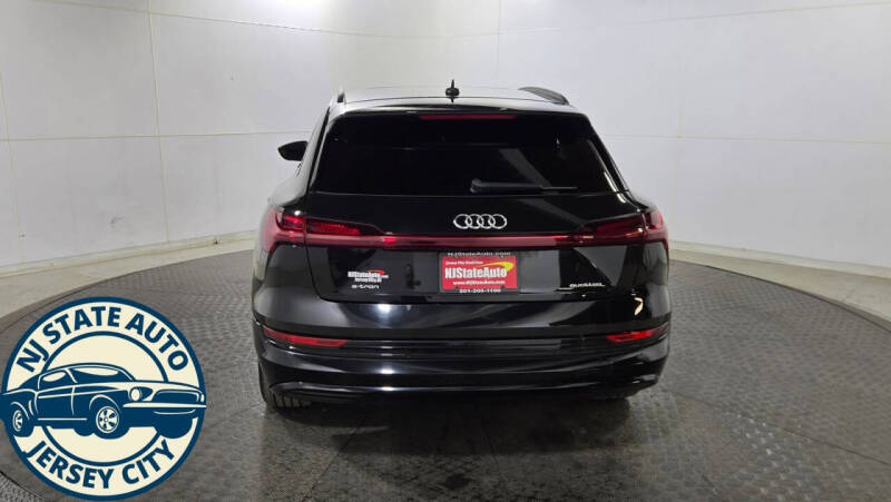 2021 Audi e-tron quattro Premium
