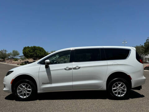 2022 Chrysler Voyager LX