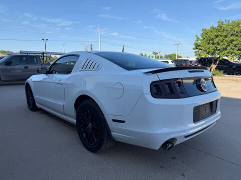 2014 Ford Mustang V6