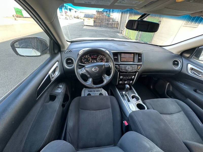 2015 Nissan Pathfinder SV